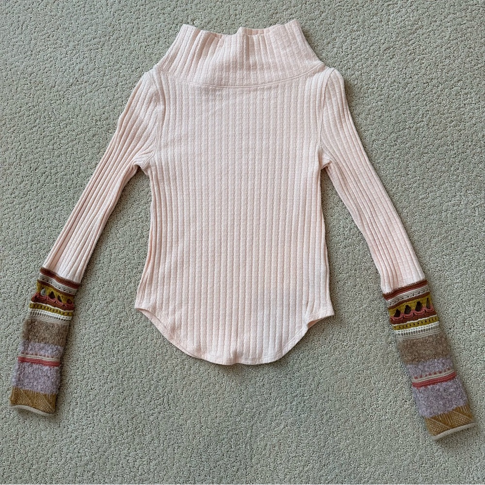 Chic Ribbed Sweater with Patterned Sleeves